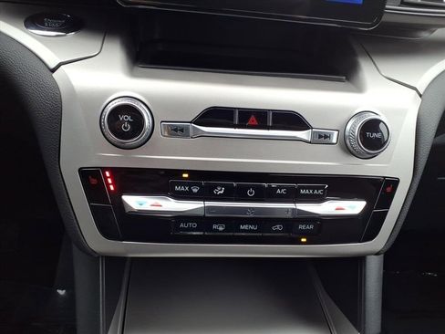 Used 2022 Ford Explorer XLT image 20