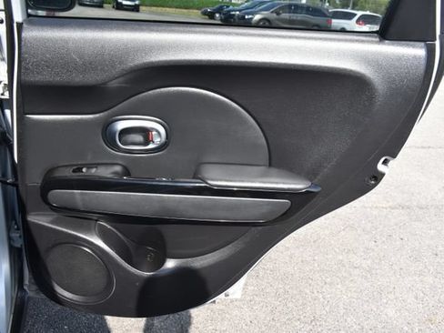 Used 2014 Kia Soul ! FWD image 33