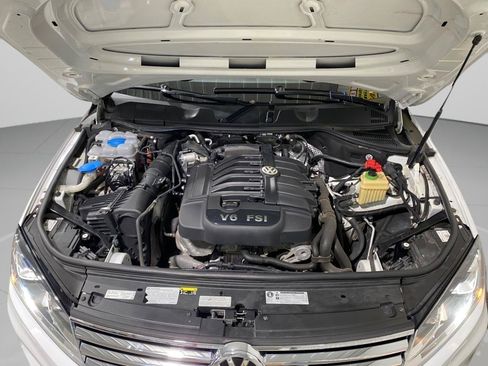 Used 2017 Volkswagen Touareg Wolfsburg Edition AWD/4WD image 30