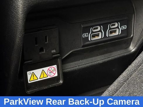 Used 2023 Jeep Grand Cherokee L Limited w/ Black Appearance Package AWD/4WD image 20