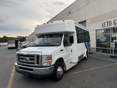 Used 2012 Ford E-350 and Econoline 350 Super Duty w/ Shuttle Bus Prep Pkg RWD image 10
