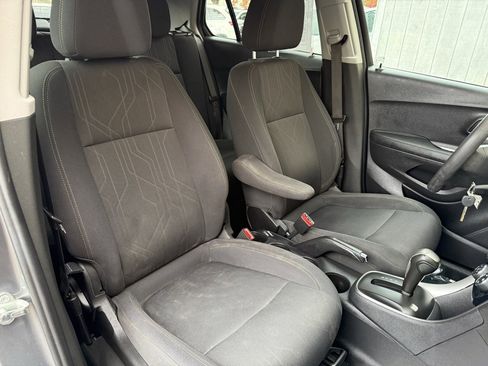 Used 2020 Chevrolet Trax LT image 22