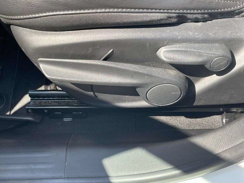 Used 2018 Jeep Compass Latitude FWD image 15