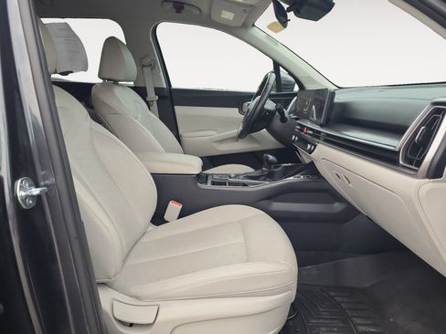 Used 2025 Kia Sorento S FWD image 15