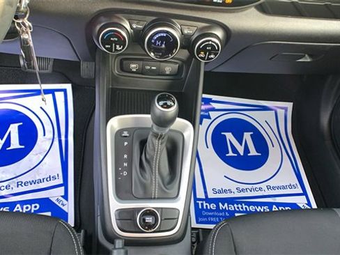 Used 2023 Hyundai Venue SEL image 16