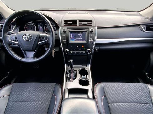 Used 2017 Toyota Camry SE w/ Moonroof Package FWD image 16
