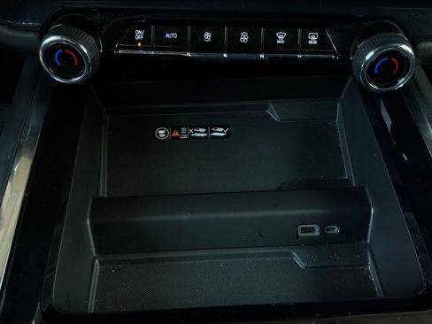 Used 2025 Chevrolet Tahoe Z71 AWD/4WD image 31