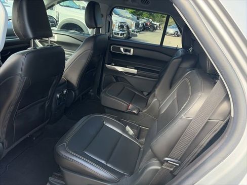 Used 2021 Ford Explorer XLT w/ Equipment Group 202A RWD image 10