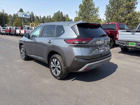 Used 2023 Nissan Rogue SV AWD/4WD image 3