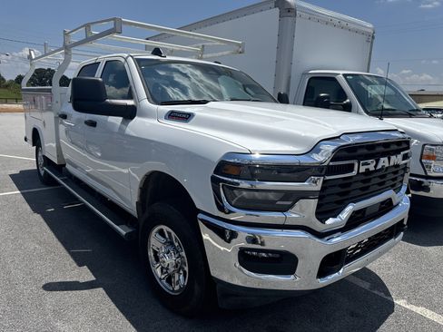 Used 2025 RAM 2500 Tradesman w/ Chrome Appearance Group AWD/4WD image 3