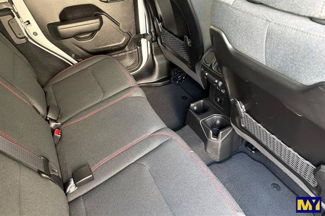Used 2025 Jeep Wrangler Unlimited Rubicon w/ Convenience Group AWD/4WD image 18