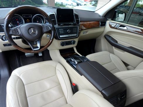 Used 2017 Mercedes-Benz GLE 400 4MATIC image 7