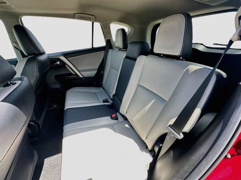 Used 2018 Toyota RAV4 Limited FWD image 23