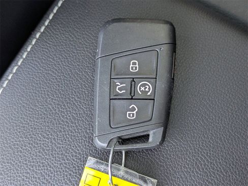 Used 2024 Volkswagen Tiguan SE R-Line image 31