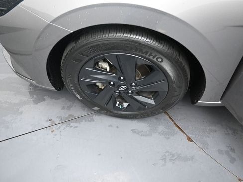 Certified 2022 Hyundai Elantra SEL w/ Preferred Accessory Package image 32