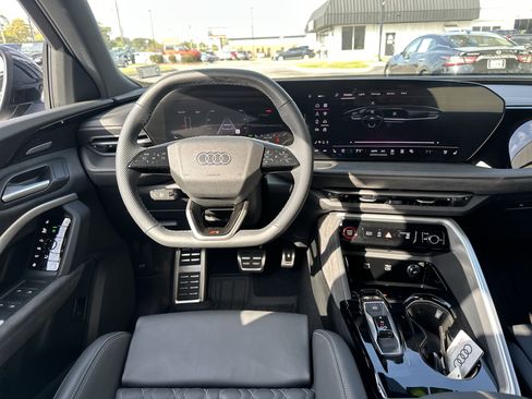 Used 2025 Audi SQ5 Premium Plus image 15