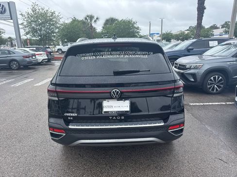 Used 2025 Volkswagen Taos SE w/ Panoramic Sunroof Package image 8