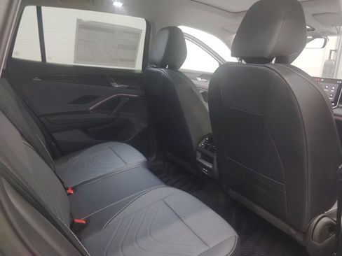 New 2026 Volkswagen Tiguan SE AWD/4WD image 17