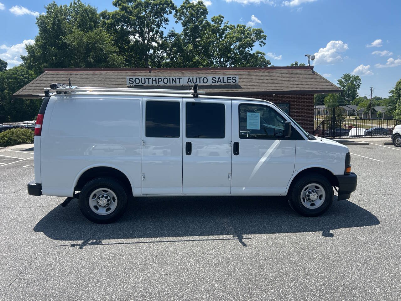 Used 2017 Chevrolet Express 2500 RWD image 7