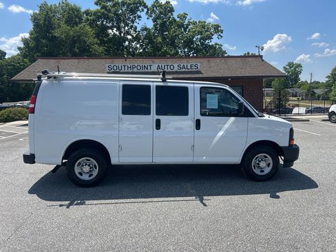 Used 2017 Chevrolet Express 2500 RWD image 7