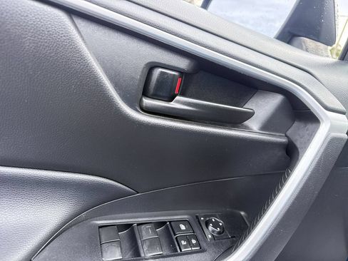 Used 2021 Toyota RAV4 LE FWD image 14