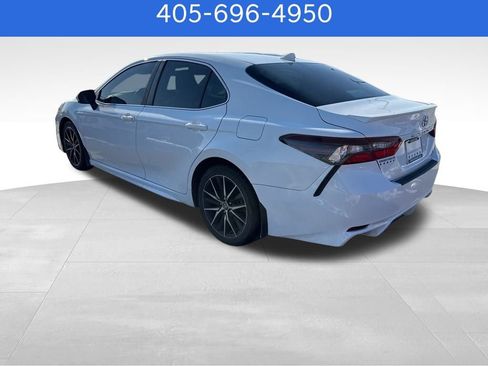 Used 2022 Toyota Camry SE image 4