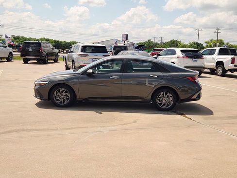 Used 2024 Hyundai Elantra SEL FWD image 4