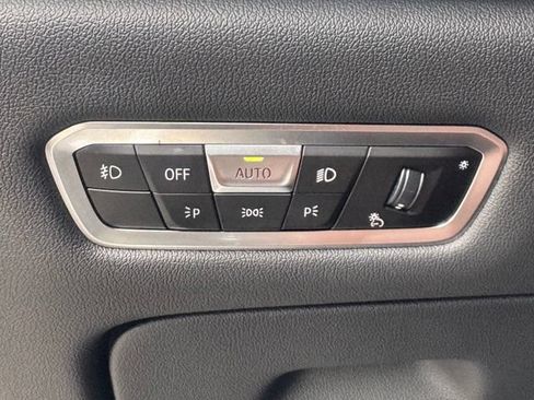 Used 2022 BMW X7 xDrive40i w/ M Sport Package AWD/4WD image 14