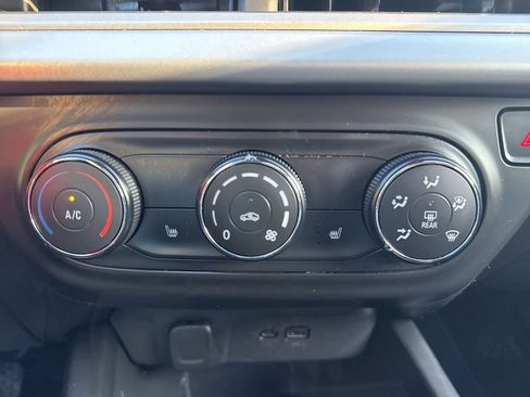 Used 2025 Chevrolet Trax RS image 31