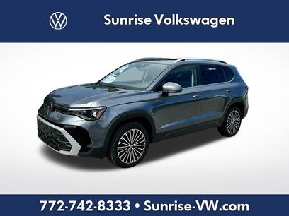 New 2025 Volkswagen Taos SE