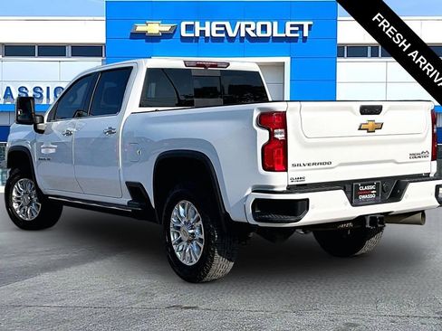 Used 2022 Chevrolet Silverado 2500 High Country AWD/4WD image 3