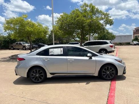 Used 2026 Toyota Corolla SE FWD image 4