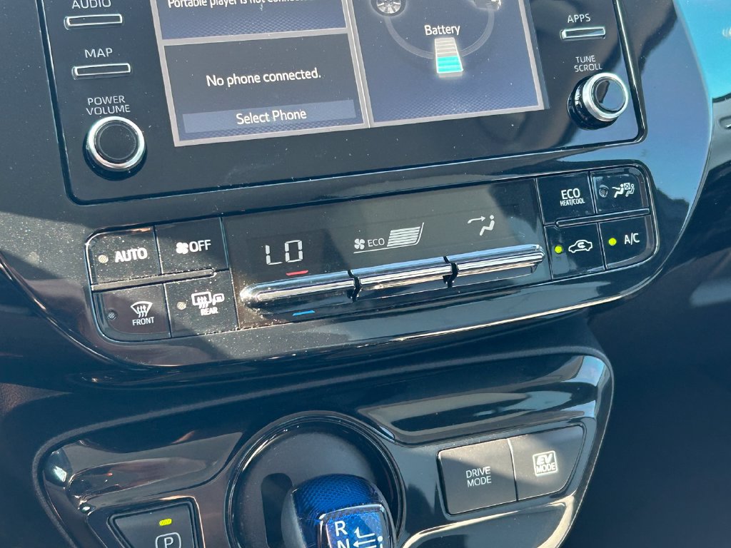 Used 2020 Toyota Prius XLE FWD image 27