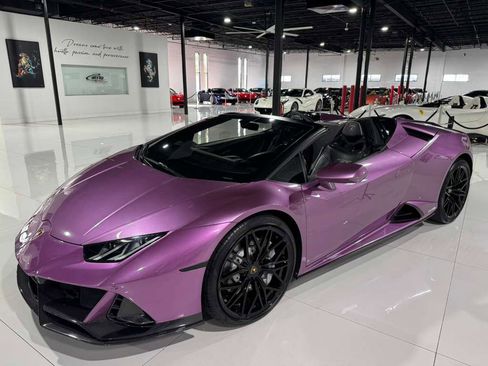 Used 2022 Lamborghini Huracan EVO image 3
