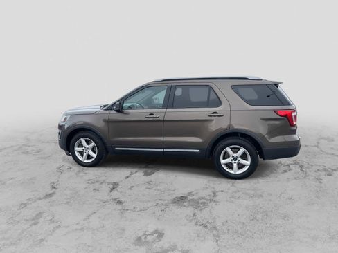Used 2016 Ford Explorer XLT image 5