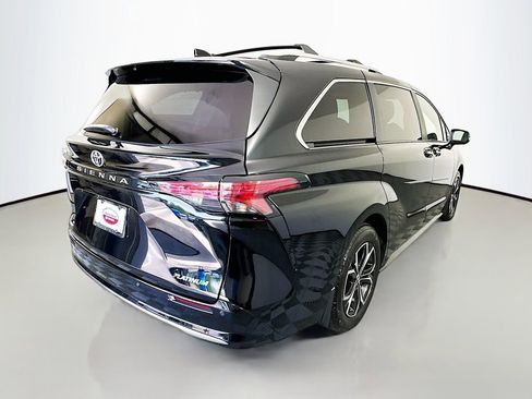 Used 2026 Toyota Sienna Platinum AWD/4WD image 5