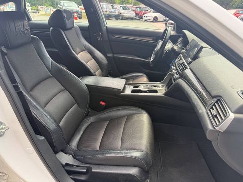 Used 2018 Honda Accord Sport image 9