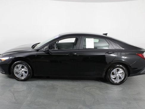 Certified 2024 Hyundai Elantra SE FWD image 14
