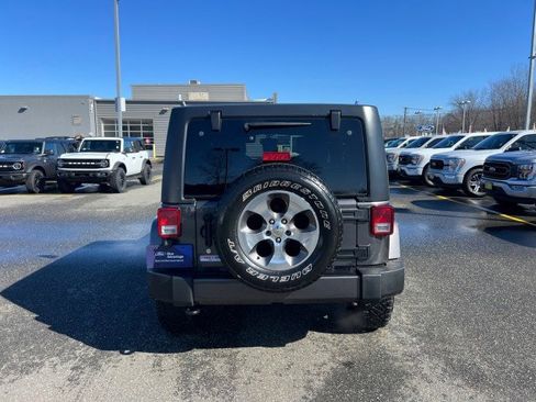 Used 2017 Jeep Wrangler Unlimited Sahara w/ Dual Top Group image 4