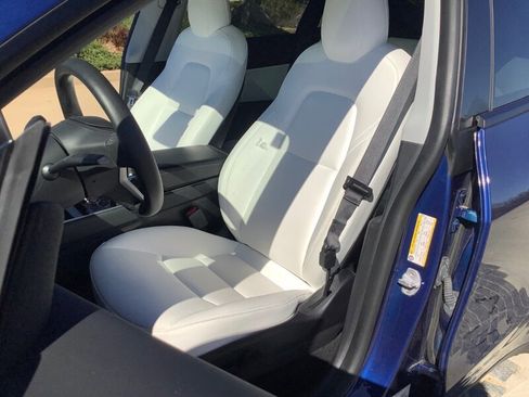 Used 2020 Tesla Model Y Long Range image 26