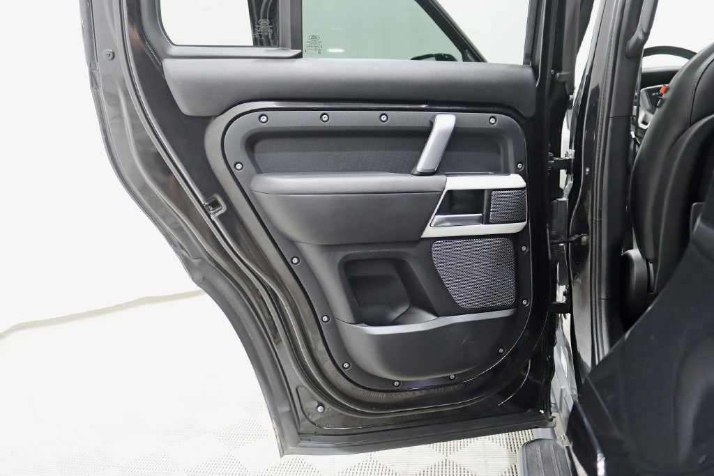 Used 2021 Land Rover Defender 110 X-Dynamic HSE AWD/4WD image 36