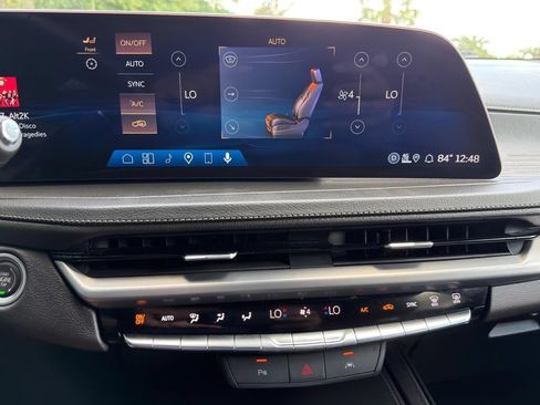 Used 2025 Cadillac XT4 Premium Luxury FWD image 18