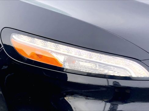 Used 2017 Jeep Cherokee Sport image 21