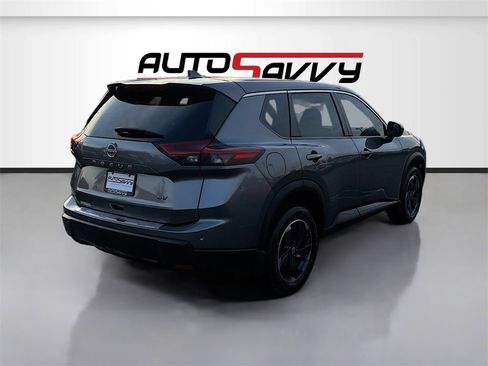 Used 2024 Nissan Rogue SV image 7