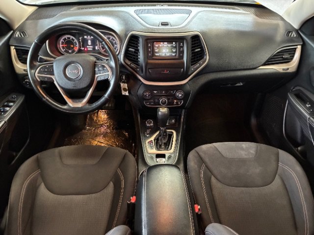 Used 2015 Jeep Cherokee Latitude AWD/4WD image 17
