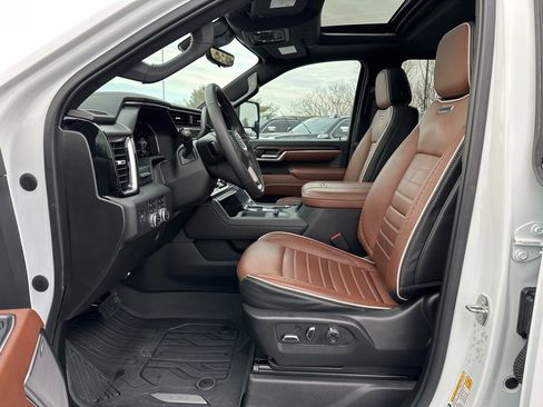 Used 2024 GMC Sierra 3500 Denali Ultimate image 2