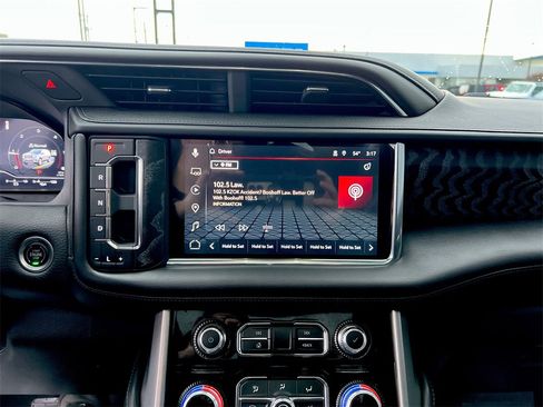 Used 2023 GMC Yukon Denali image 13