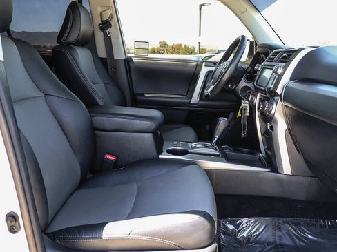 Used 2018 Toyota 4Runner SR5 Premium RWD image 17