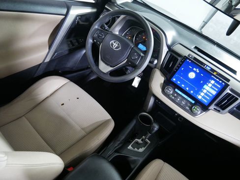 Used 2015 Toyota RAV4 XLE AWD/4WD image 9