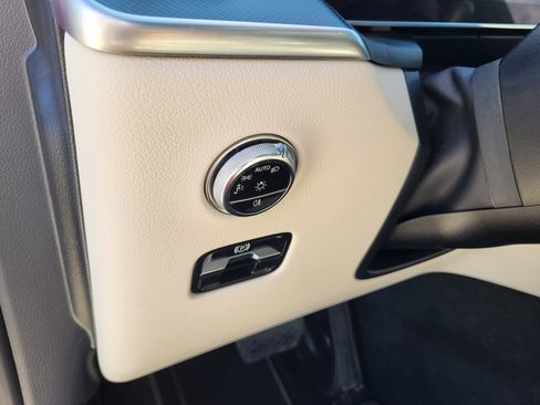 Used 2024 Mercedes-Benz GLC 300 4MATIC image 17